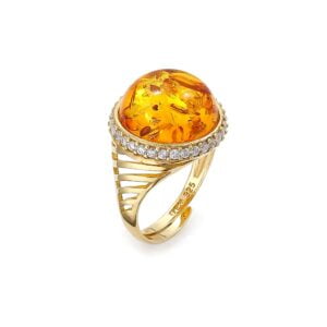 Ring with amber