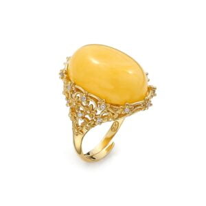 Ring with amber