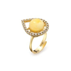 Ring with amber