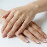 Złota obrączka z diamentami - Lumiera - obrazek 2
