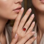Złoty pierścionek z wiśniowym bursztynem i diamentami - AMBRE - obrazek 2