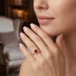 Złoty pierścionek z wiśniowym bursztynem i diamentami - AMBRE - obrazek 2